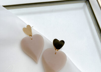 brown heart oorbellen 1 an