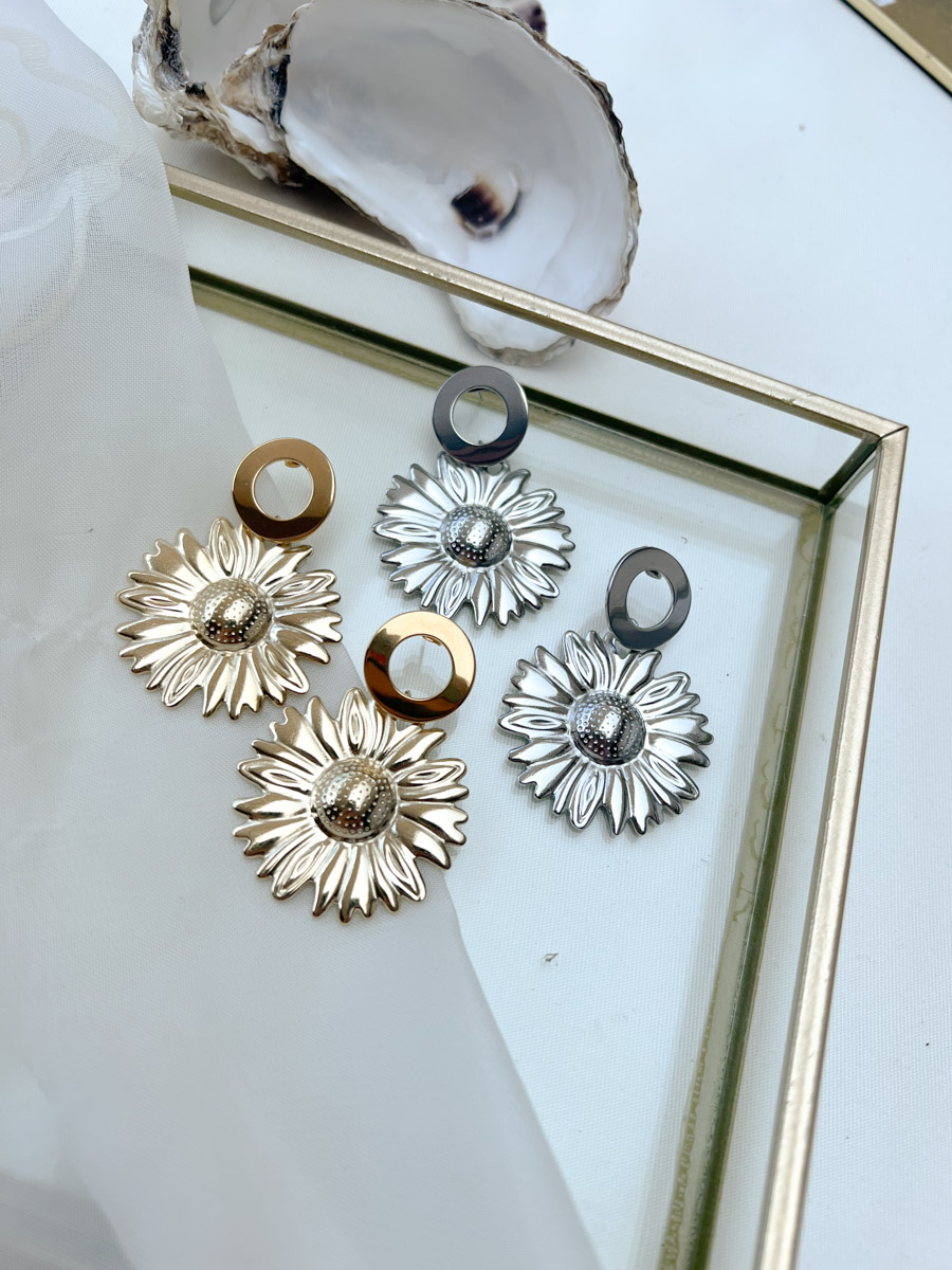 flower bomb oorbellen an