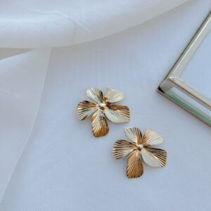 golden flower broche an