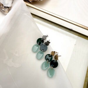 green dream oorbellen an