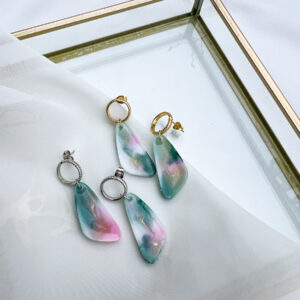 mint blush oorbellen an