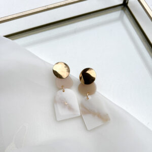 moonpearl oorbellen an