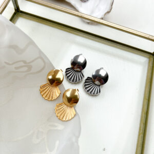 schelp chic oorbellen an